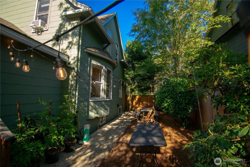 Property photo for 5253 Brooklyn Avenue Ne, Seattle photo 22