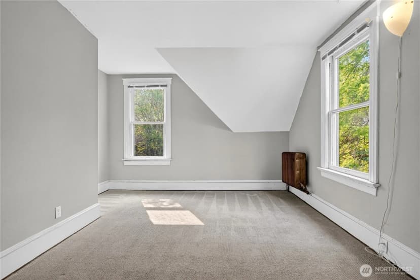 Property photo for 5253 Brooklyn Avenue Ne, Seattle photo 14