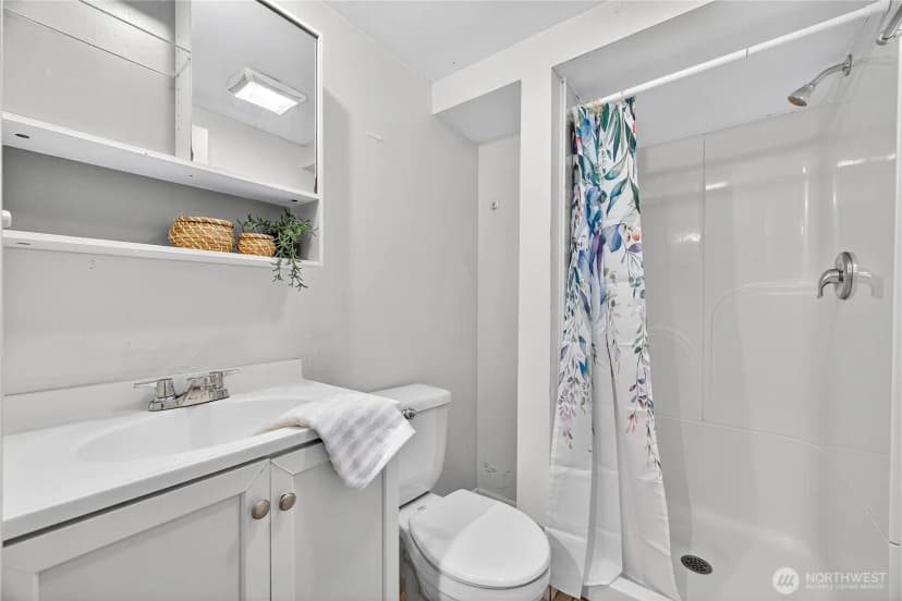 Property photo for 5253 Brooklyn Avenue Ne, Seattle photo 31