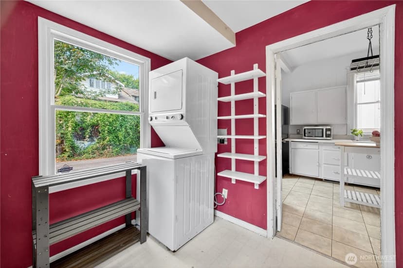 Property photo for 5253 Brooklyn Avenue Ne, Seattle photo 27