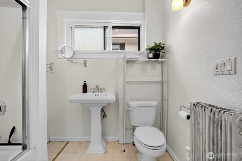 Property photo for 5253 Brooklyn Avenue Ne, Seattle photo 19