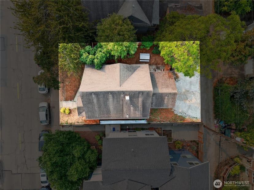 Property photo for 5253 Brooklyn Avenue Ne, Seattle photo 36
