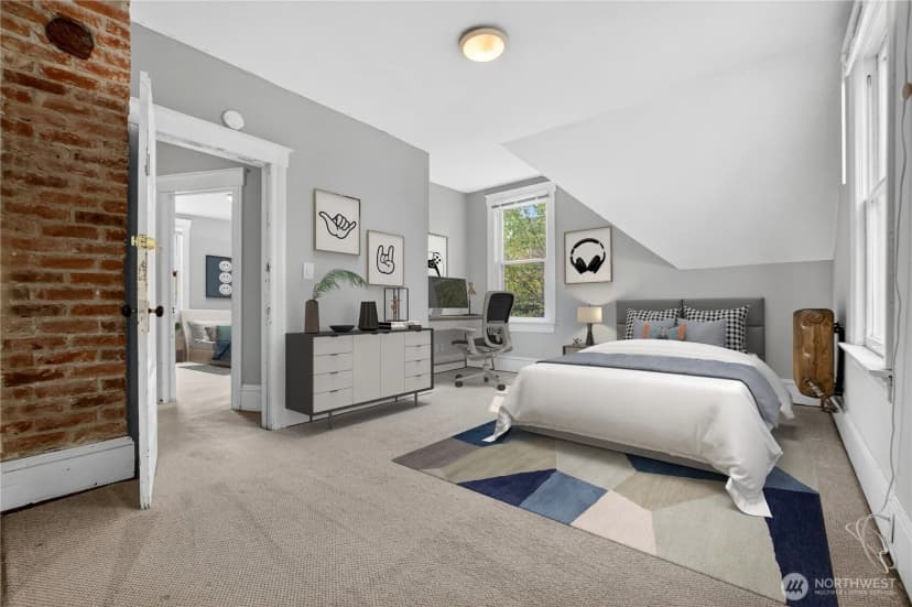Property photo for 5253 Brooklyn Avenue Ne, Seattle photo 12