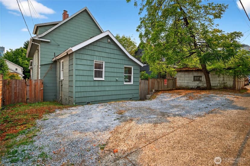 Property photo for 5253 Brooklyn Avenue Ne, Seattle photo 21