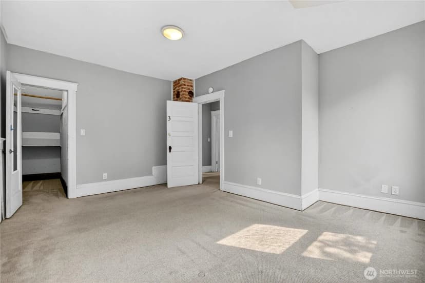 Property photo for 5253 Brooklyn Avenue Ne, Seattle photo 13