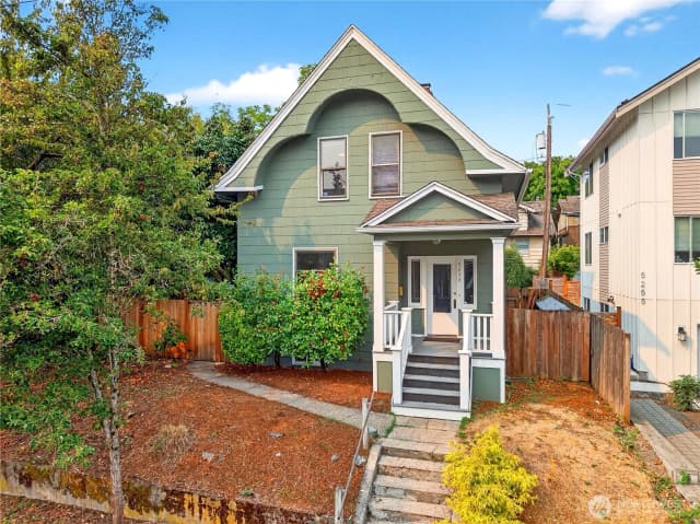 Property photo for 5253 Brooklyn Avenue Ne, Seattle
