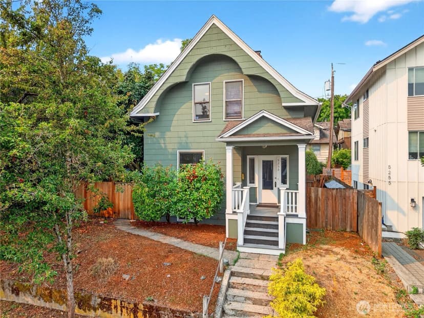 Property photo for 5253 Brooklyn Avenue Ne, Seattle
