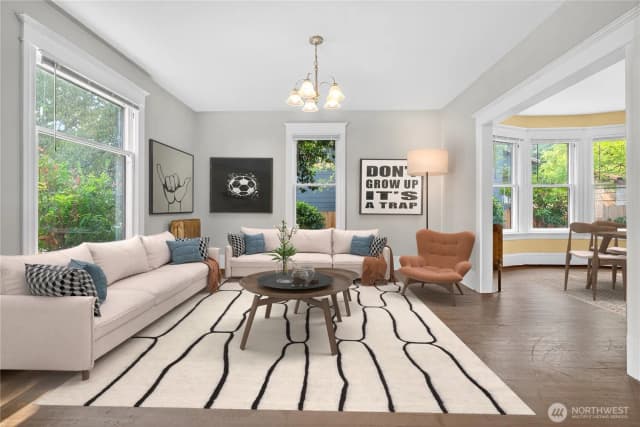 Property photo for 5253 Brooklyn Avenue Ne, Seattle photo 4