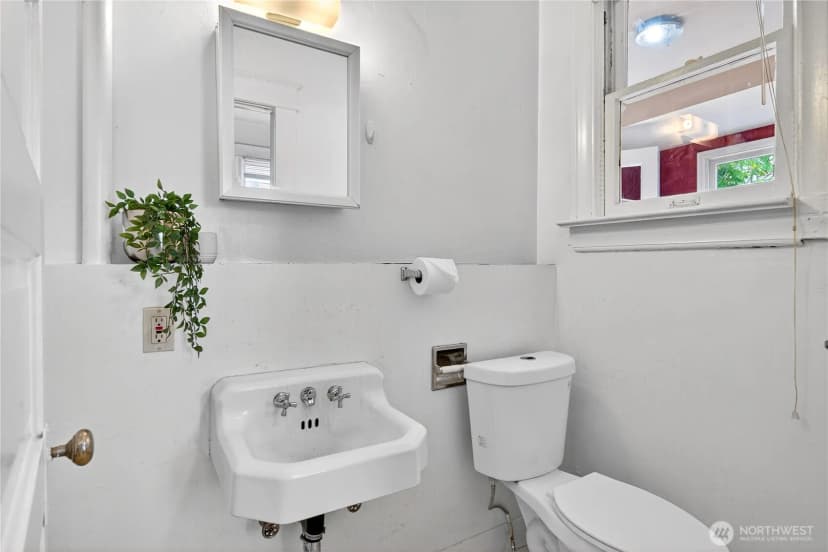 Property photo for 5253 Brooklyn Avenue Ne, Seattle photo 26