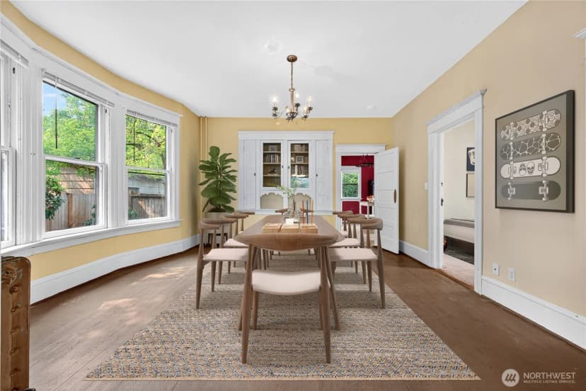 Property photo for 5253 Brooklyn Avenue Ne, Seattle photo 6