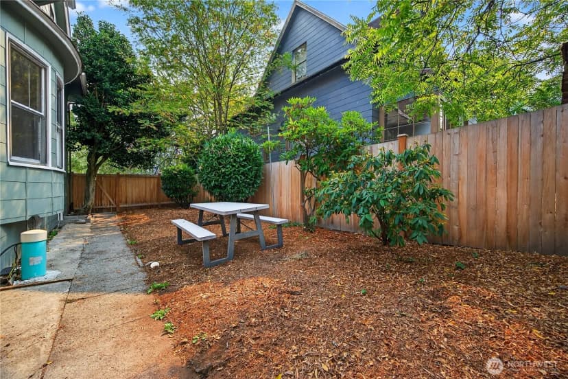 Property photo for 5253 Brooklyn Avenue Ne, Seattle photo 23