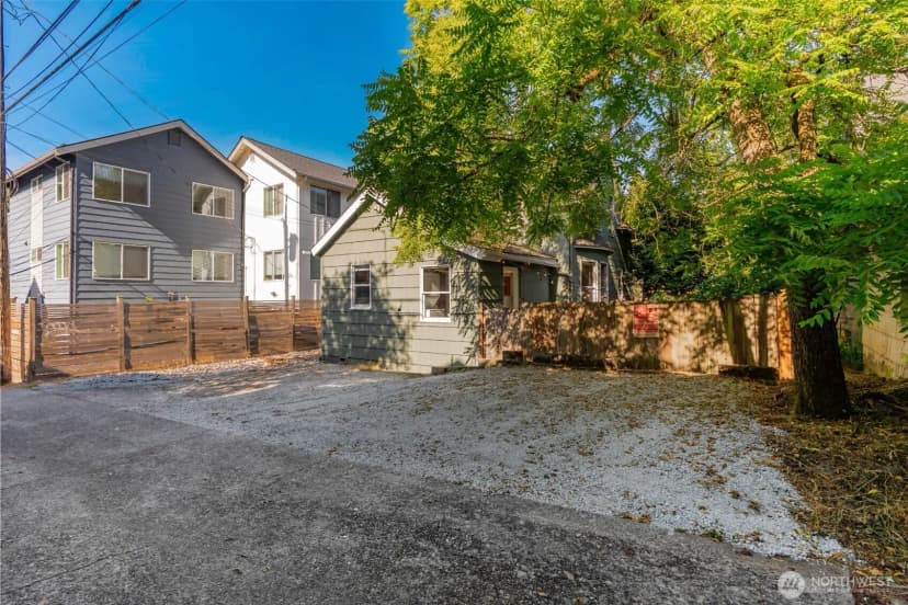 Property photo for 5253 Brooklyn Avenue Ne, Seattle photo 20