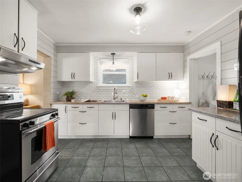 Property photo for 9046 9th Avenue Sw, Seattle photo 10