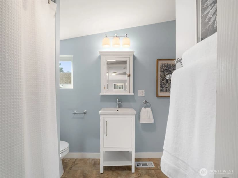 Property photo for 9046 9th Avenue Sw, Seattle photo 16