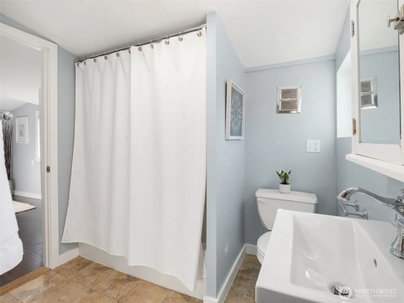 Property photo for 9046 9th Avenue Sw, Seattle photo 15