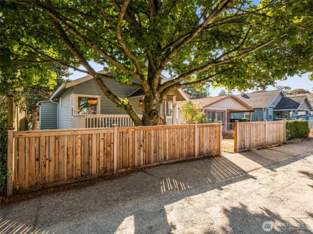Property photo for 9046 9th Avenue Sw, Seattle photo 3