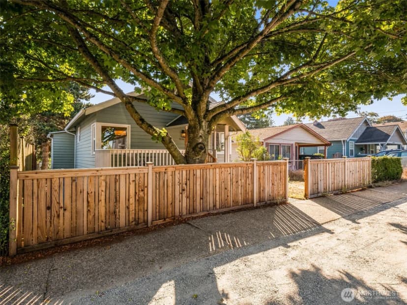 Property photo for 9046 9th Avenue Sw, Seattle photo 3