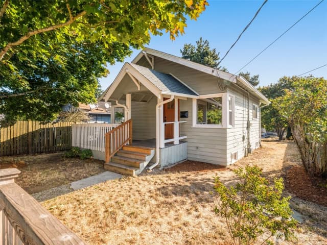 Property photo for 9046 9th Avenue Sw, Seattle photo 2