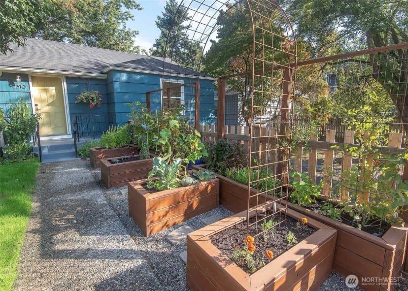 Property photo for 2310 Ne 94th Street, Seattle photo 2