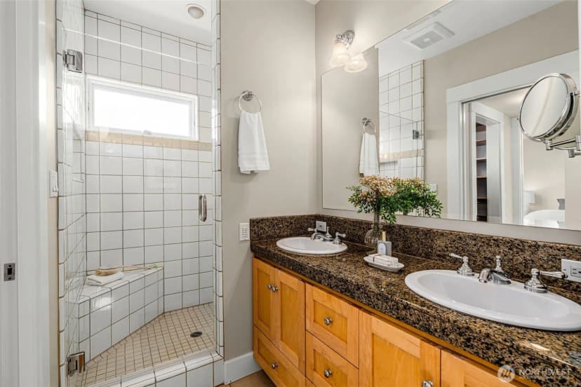 Property photo for 1819 2nd Avenue N, Seattle photo 18