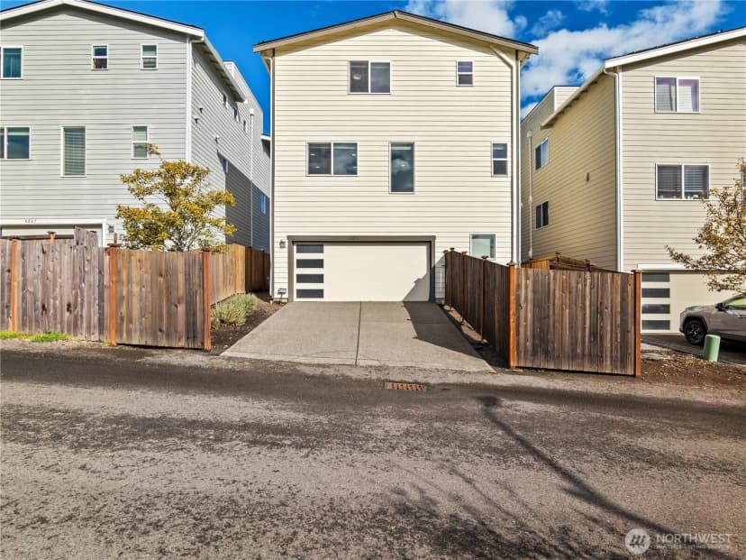 Property photo for 8253 S 118th Street, Seattle photo 34