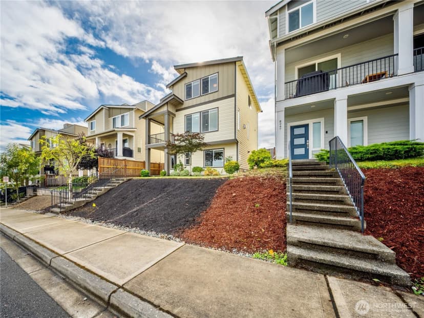 Property photo for 8253 S 118th Street, Seattle photo 4