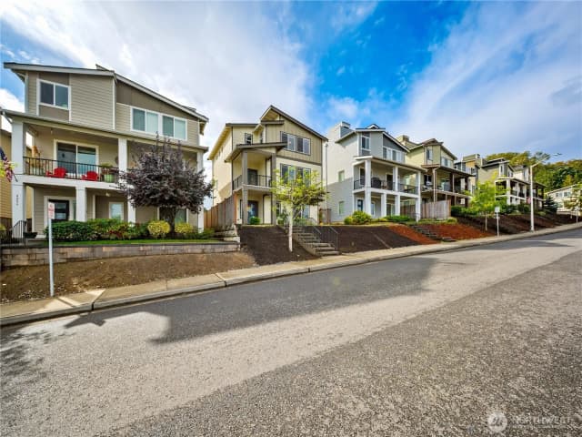Property photo for 8253 S 118th Street, Seattle photo 3