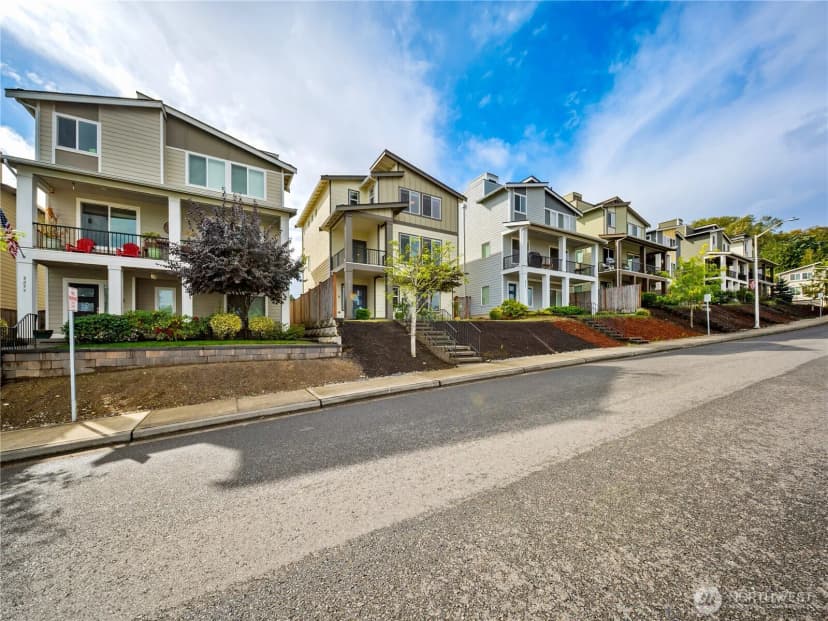 Property photo for 8253 S 118th Street, Seattle photo 3