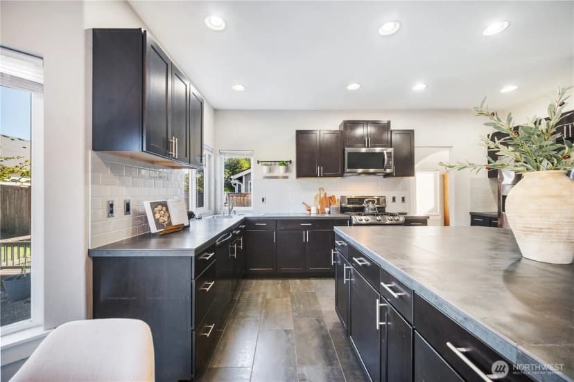 Property photo for 8101 48th Avenue Sw, Lakewood photo 14