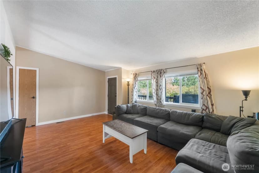 Property photo for 814 282nd Street E, Roy photo 11