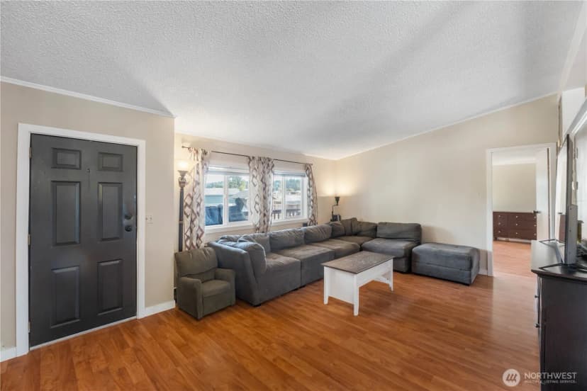 Property photo for 814 282nd Street E, Roy photo 9
