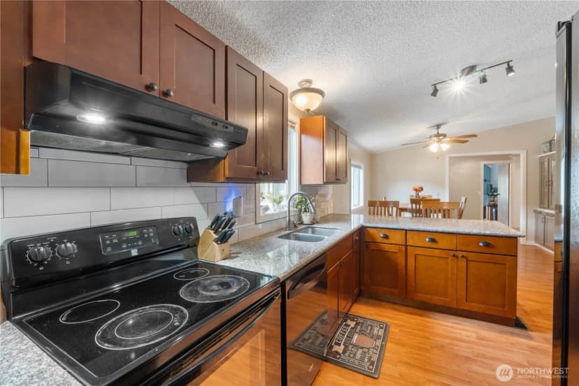 Property photo for 814 282nd Street E, Roy photo 14