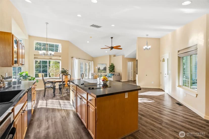 Property photo for 10500 Banner Road Se, Olalla photo 9