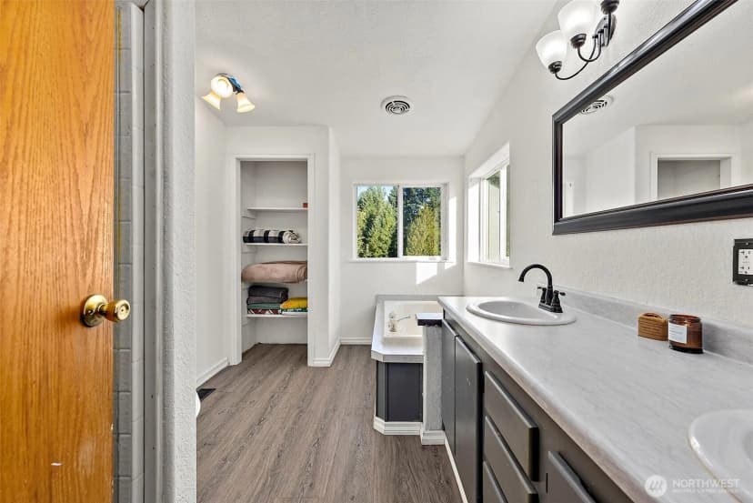 Property photo for 2915 S 368th Street, Roy photo 16