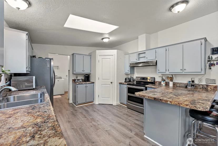 Property photo for 2915 S 368th Street, Roy photo 19