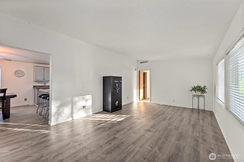 Property photo for 2915 S 368th Street, Roy photo 11