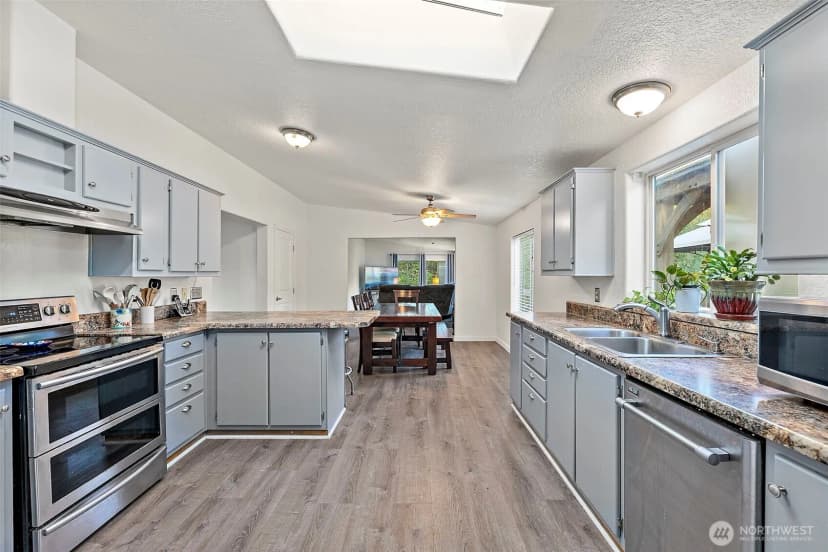 Property photo for 2915 S 368th Street, Roy photo 20
