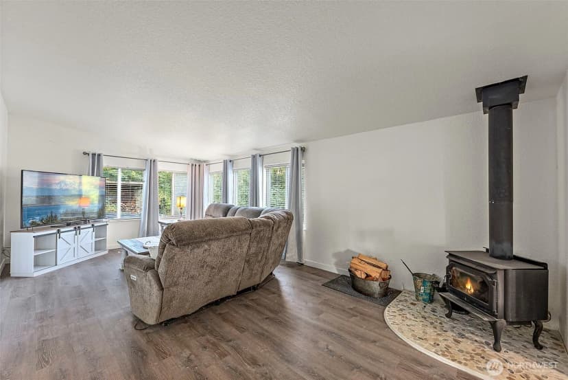 Property photo for 2915 S 368th Street, Roy photo 23
