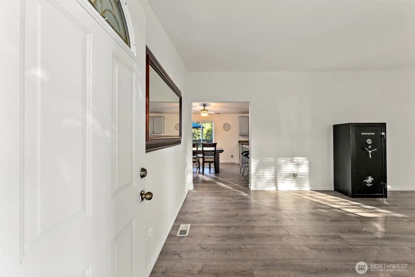 Property photo for 2915 S 368th Street, Roy photo 10