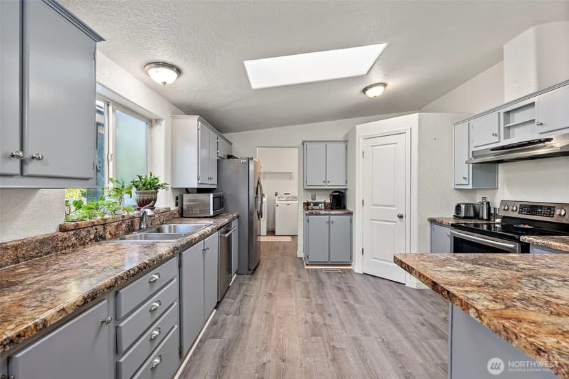 Property photo for 2915 S 368th Street, Roy photo 18