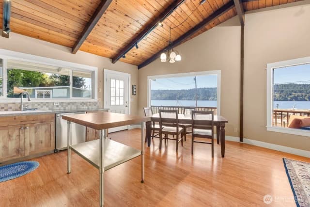 Property photo for 27826 Manzanita Beach Road Sw, Vashon photo 5