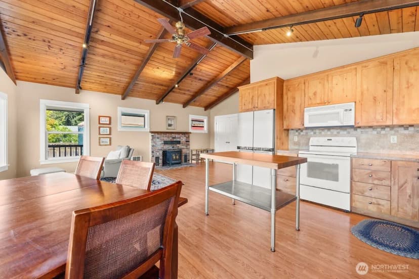 Property photo for 27826 Manzanita Beach Road Sw, Vashon photo 6