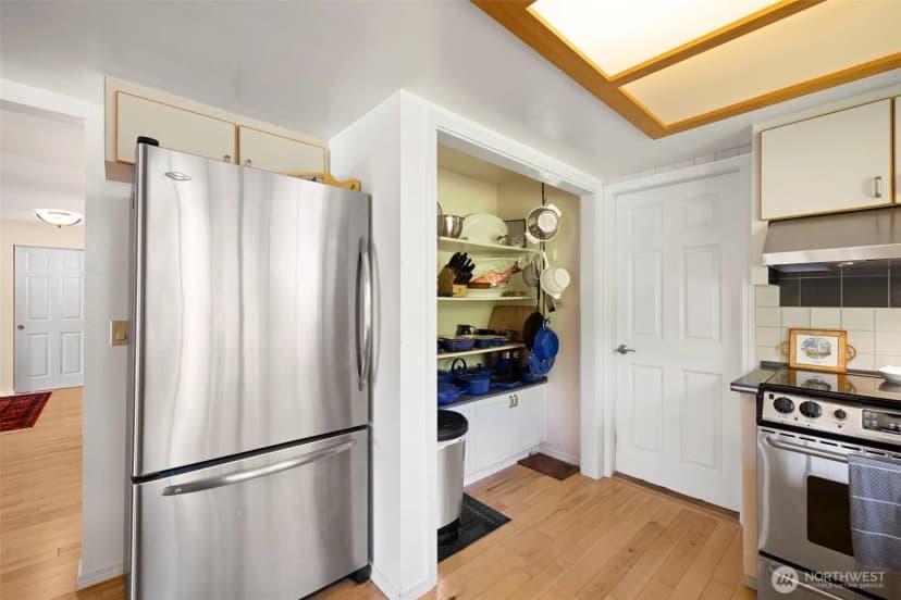 Property photo for 834 Cary Road, Edmonds photo 17