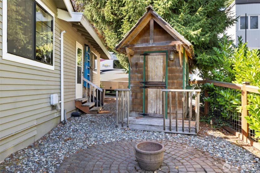 Property photo for 834 Cary Road, Edmonds photo 35