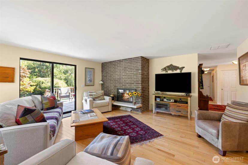 Property photo for 834 Cary Road, Edmonds photo 12
