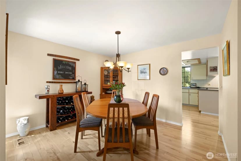 Property photo for 834 Cary Road, Edmonds photo 9