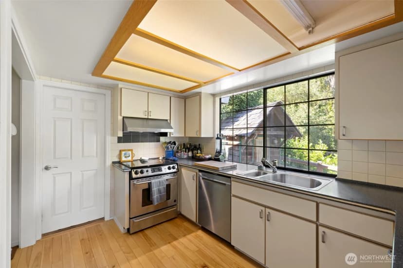 Property photo for 834 Cary Road, Edmonds photo 16