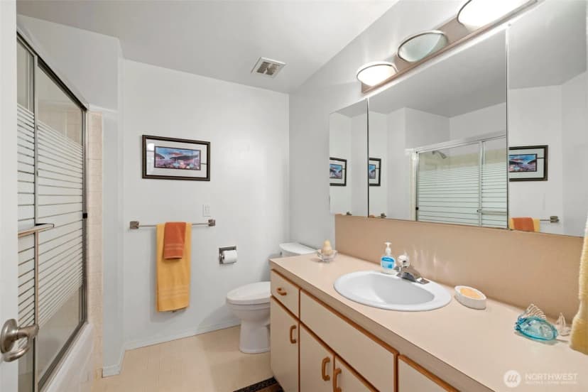 Property photo for 834 Cary Road, Edmonds photo 19