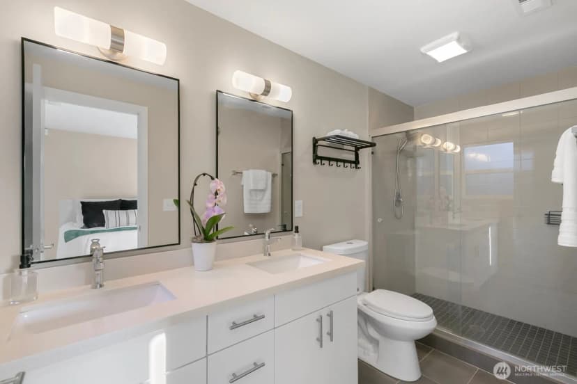 Property photo for 10743 Fremont Avenue N, Seattle photo 18