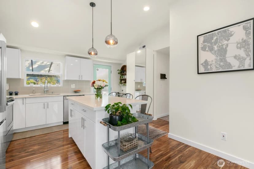 Property photo for 10743 Fremont Avenue N, Seattle photo 12